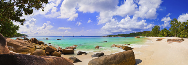 Panorama de la plage Anse Lazio aux Seychelles