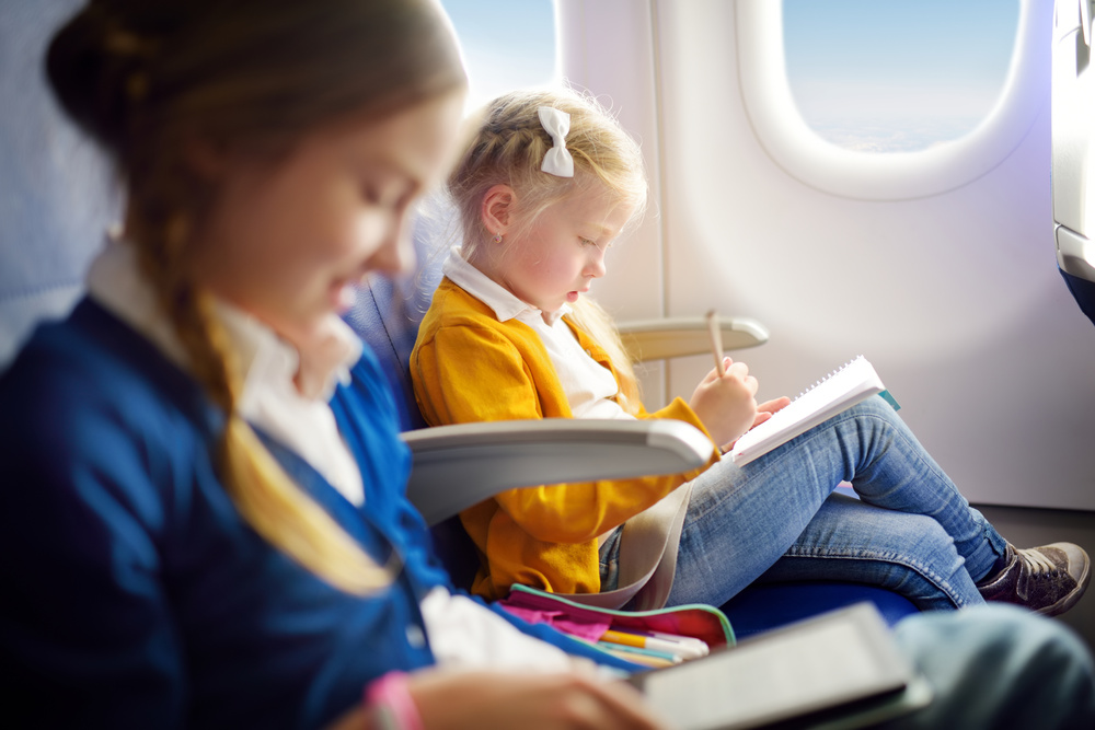 Activité dans l'avion pour enfant