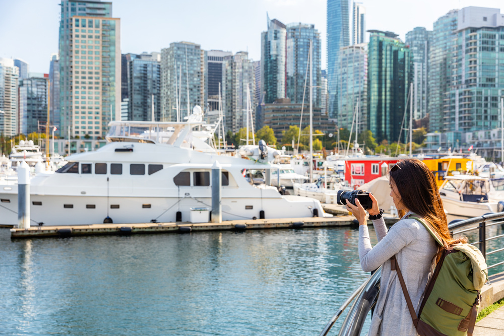Touriste prenant une photo de la ville Vancouver, Canada