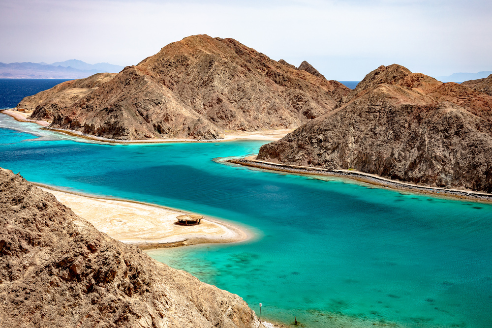la baie du fjord dans le golfe d'Aqaba, Égypte
