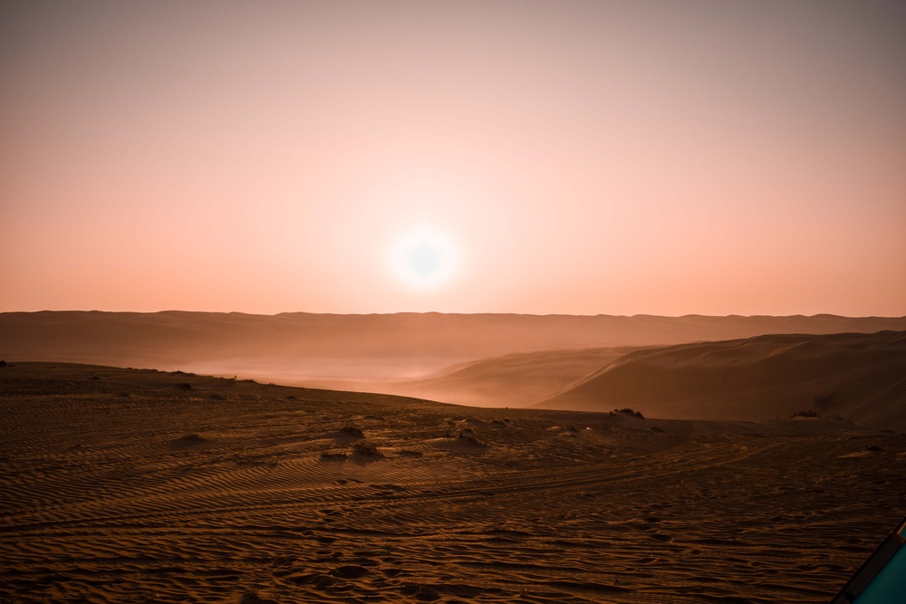 Coucher de soleil sur le désert de Wahiba Sands, Oman