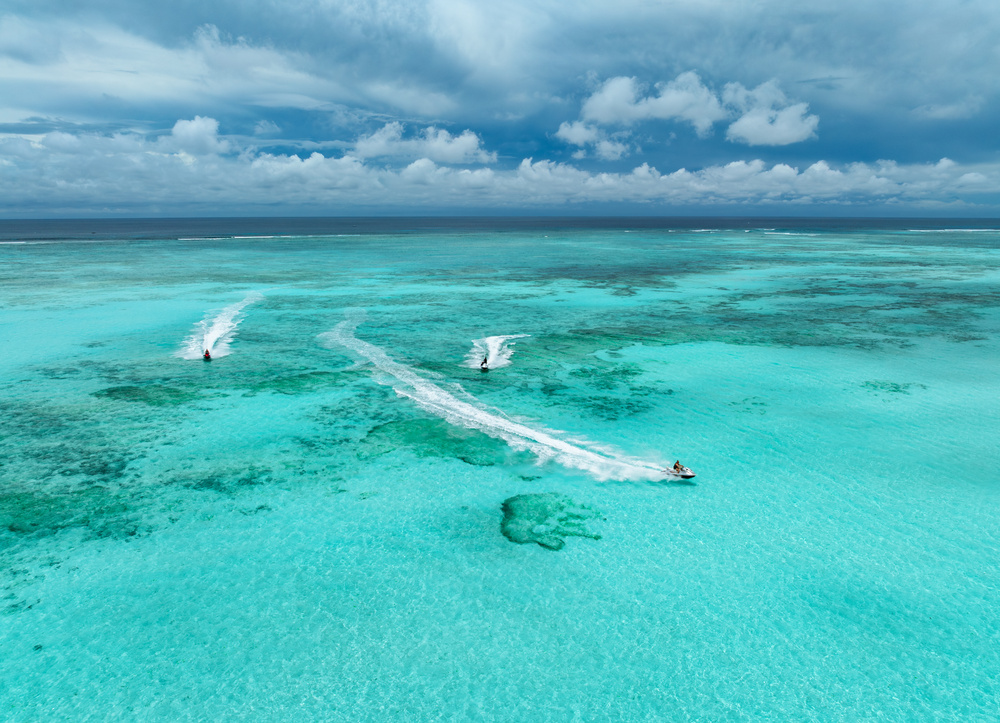 Jet Ski avec une eaux turquoises à Zanzibar, Tanzanie
