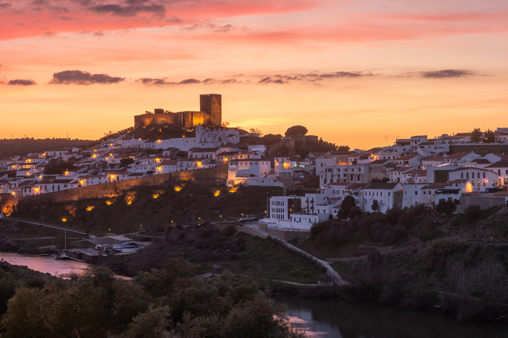 Paysage au coucher du soleil à Mértola, Alentejo, Portugal.