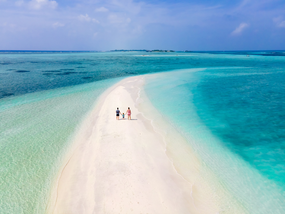Vacances en famille, eaux turquoises, Maldives