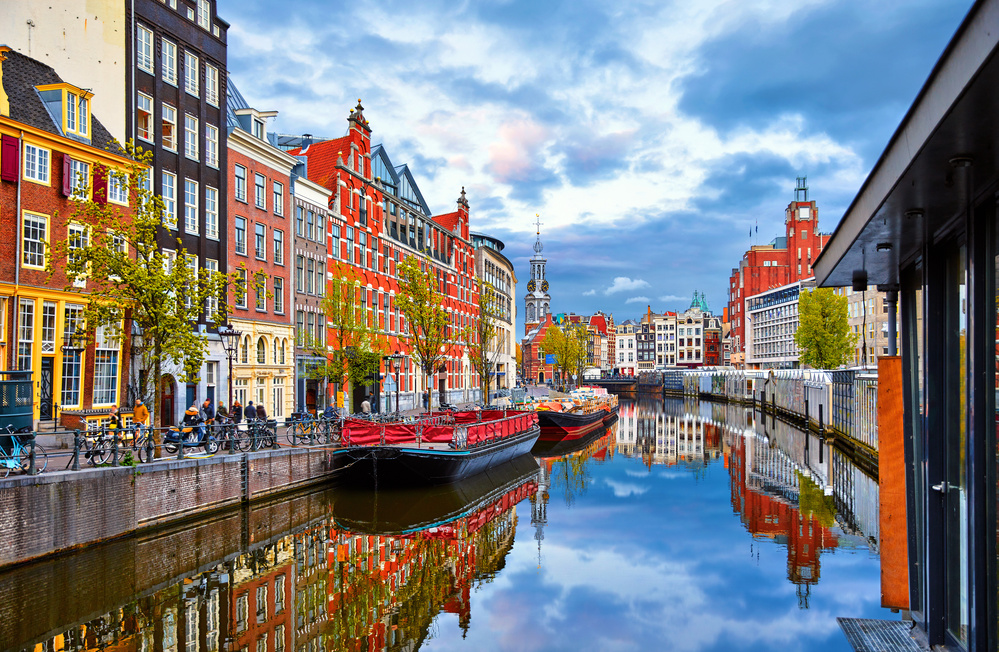 Canaux au printemps à Amsterdam, Pays-bas