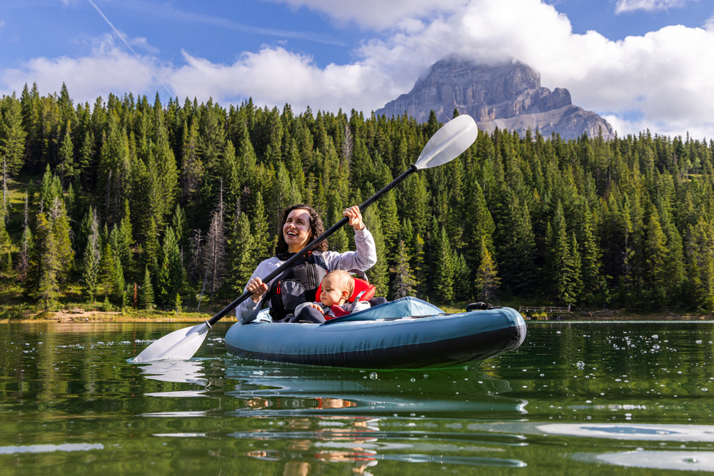 Famille au Canada sur un Canoe