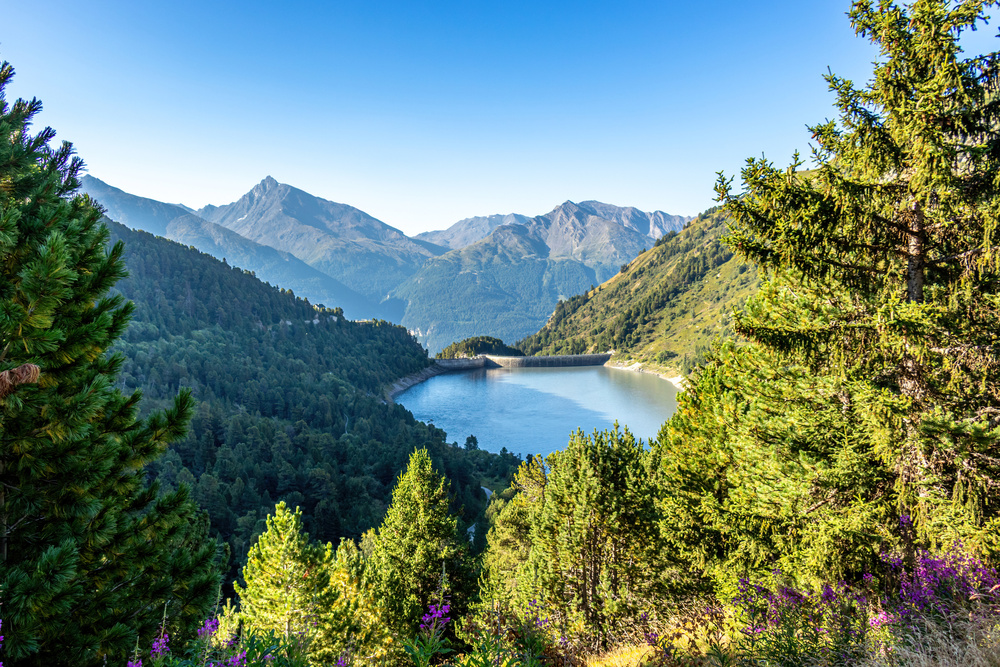Lac dans les Alpes