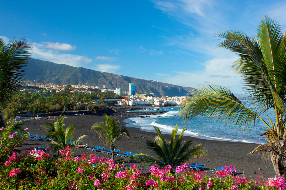 Plage à Tenerife, sable noir, Espagne