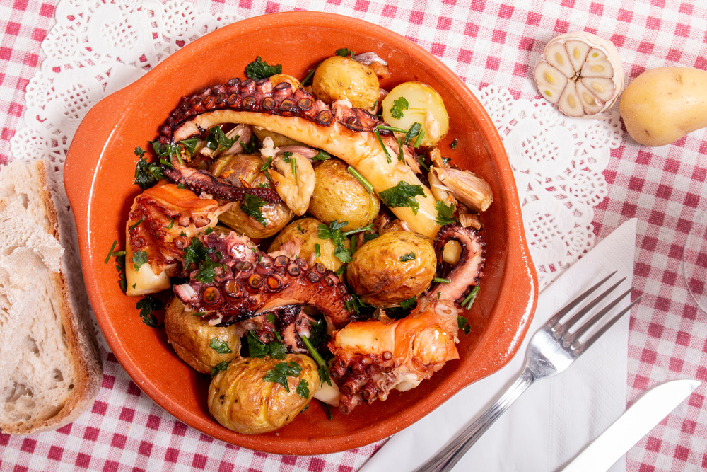Poulpe avec des pommes de terre, plat portugais