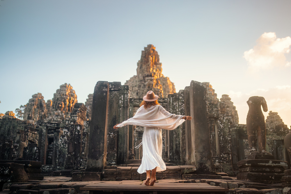 Touriste au temple Bayon au Cambodge