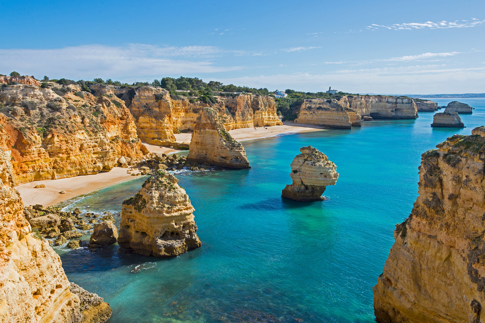 La plage de Marinha d'Algarve, Portugal